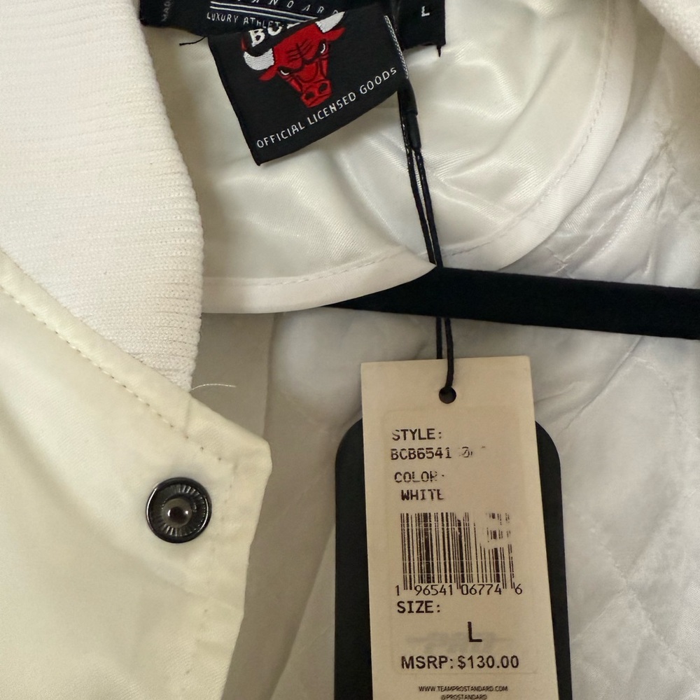 White Bulls Satin Bomber Jacket NBA - Picture 4 of 5